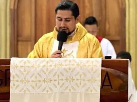 Otro sacerdote nicaragüense sale al exilio por persecución de la dictadura
