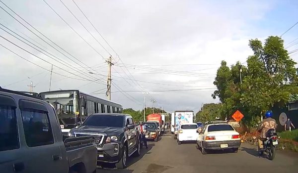 Caos vehicular en el sector del puente El Edén