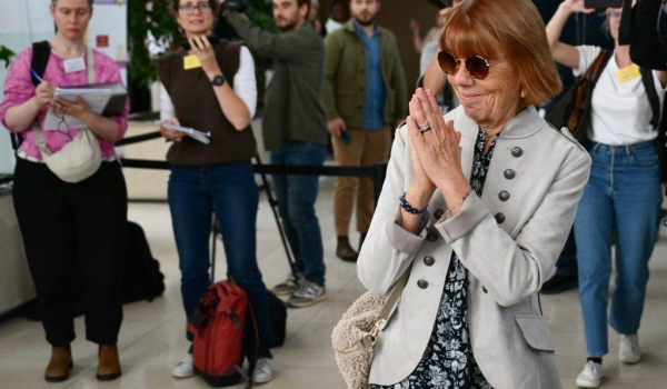 Cómo Gisèle Pelicot, la mujer drogada por su esposo y violada durante más de una década, se ha convertido en un símbolo de la lucha contra la violencia sexual
