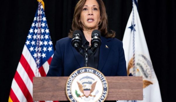 Harris insta en Filadelfia a la comunidad negra a apoyarla y «decidir» el futuro de EE.UU.