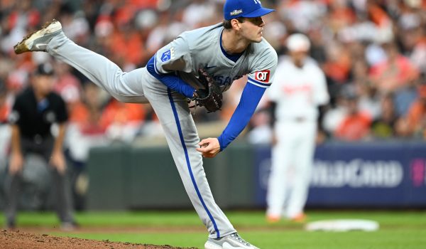 Royals inician con triunfo ante los Orioles, otros favoritos que tropiezan al iniciar los playoffs