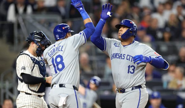 Salvador Pérez enciende a los Royals, quienes vencen a los Yanquis y empatan serie