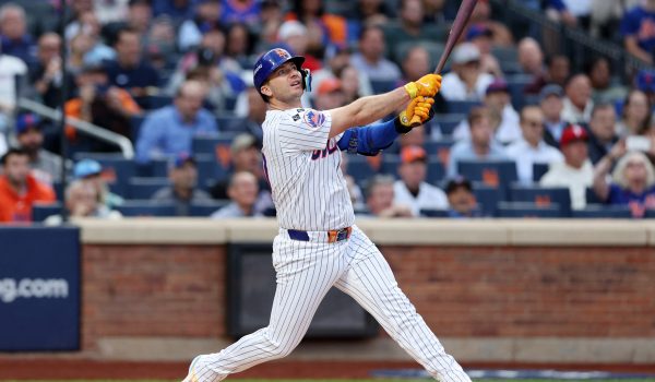 Los Mets, al ritmo de Pete Alonso y Sean Manaea, derrotan a los Filis y se van arriba en la serie