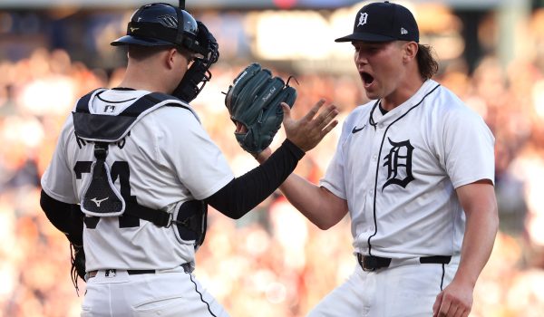 Los Tigres blanquean de nuevo a Cleveland y están a un paso de la Serie de Campeonato