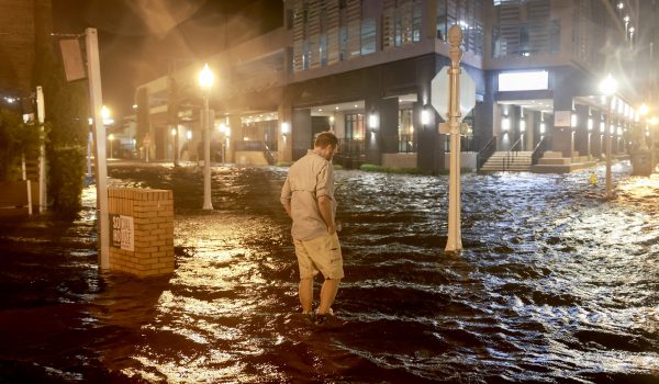 Huracán Milton provoca serias inundaciones y daños tras tocar tierra en Florida