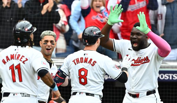 Guardianes rugen más que los Tigres y saltan a la Serie de Campeonato contra los Yanquis
