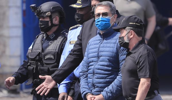 Juan Orlando Hernández tilda de «retroceso» eliminar la extradición de Honduras con EE.UU.