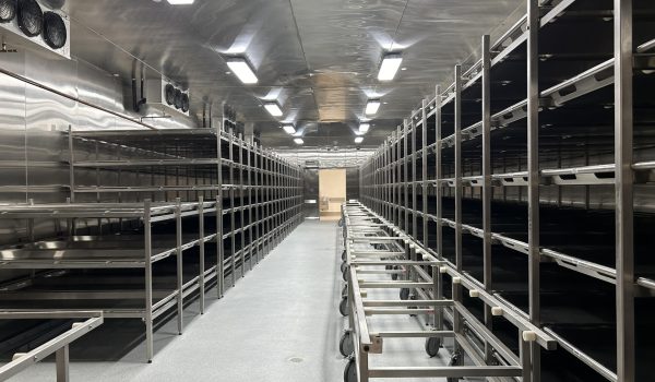 Amplían instalaciones de morgue en frontera de Arizona tras alza de muertes de migrantes