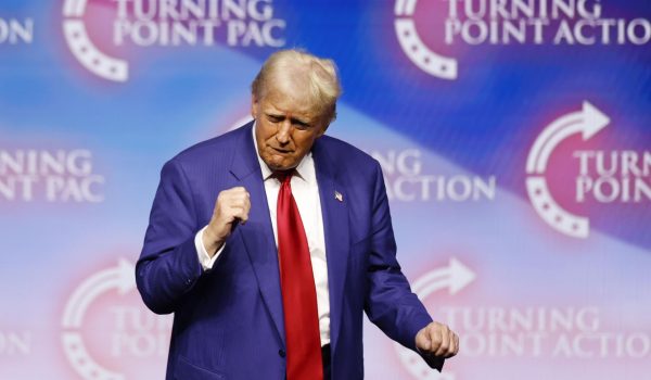 Arizona vota dura ley para migrantes en medio de ataques de Trump que los tilda de basura