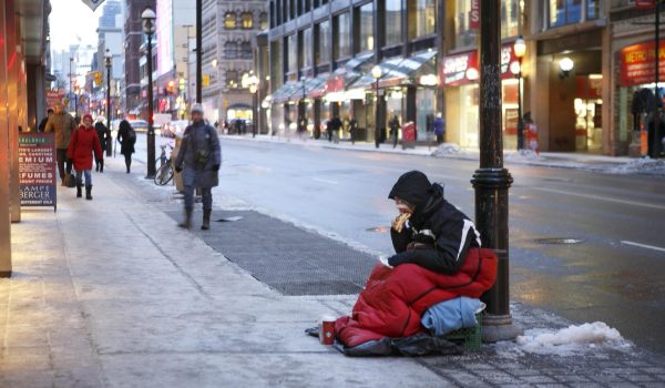 Canadá reducirá el número de inmigrantes hasta un 27 % en los próximos tres años