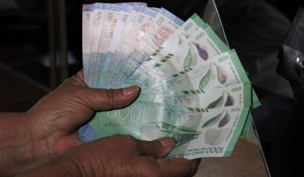 Régimen intenta aplacar descontento en trabajadores públicos con ajuste salarial