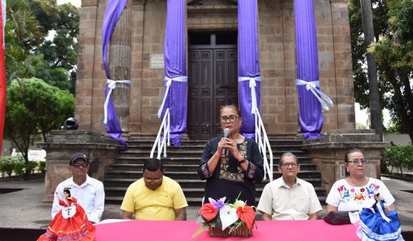 Gladys Medina es designada nueva alcaldesa en Granada
