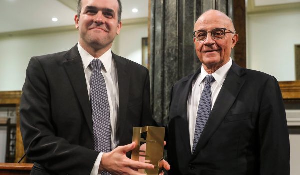 Eduardo Dávila recibe el Premio a la Investigación Económica de Fundación Banco Sabadell