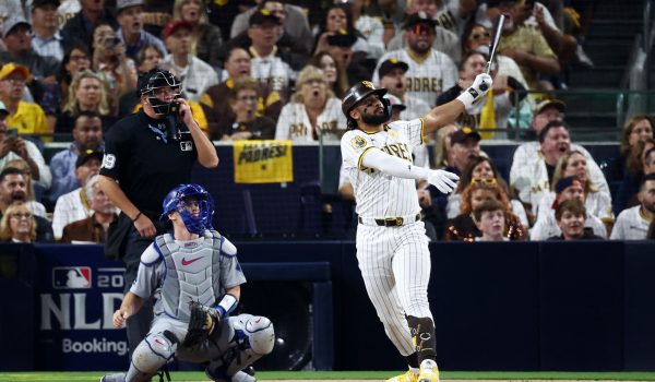 Fernando Tatis Jr. inspira a los Padres, quienes se colocaron a un triunfo de eliminar a los Dodgers