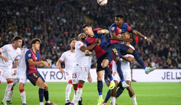 El Barcelona aplasta al Sevilla y llega al Clásico por delante del Real Madrid