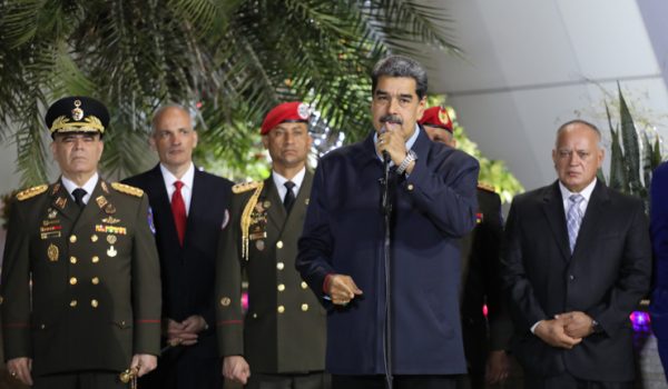 Maduro dice que «nadie vetará ni callará al país» a su regreso a Venezuela tras cumbre de los BRICS