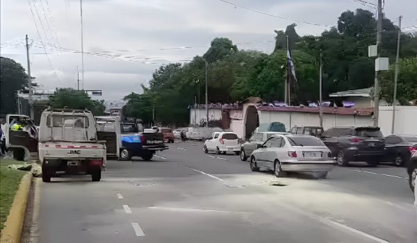 Conductor fallece al caer cable energizado sobre su vehículo en la carretera a Masaya