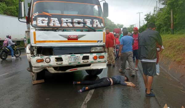 Pasajera de motocicleta muere en accidente de tránsito en la Cuesta el Plomo