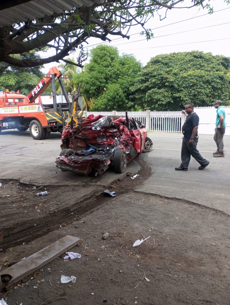 Este el carro donde viajaba como pasajera María López Mareno, una de las víctimas mortaleds del accidente de trándsit.