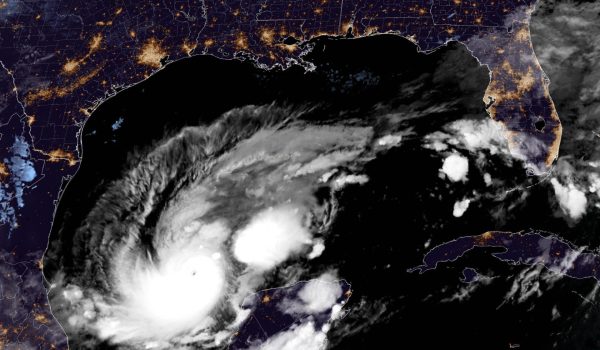 El huracán Milton alcanza rápidamente categoría 5 en el Golfo de México rumbo a Florida