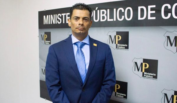 Fiscal de Costa Rica asegura que es víctima de vigilancia al investigar a la presidenta de la Caja del Seguro Social