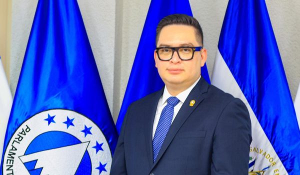 Parlacen elige a diputado salvadoreño Carlos Hernández como presidente de la Junta Directiva