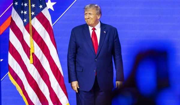 Maná, Alejandro Fernández y Paquita la del Barrio piden votar contra el «odio» de Trump