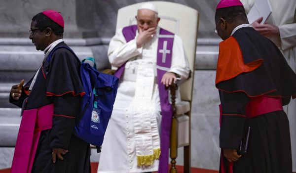 El papa pide perdón y expresa vergüenza por todos los pecados de la Iglesia