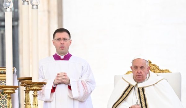 El papa convoca el 7 de octubre una jornada de oración para pedir la paz