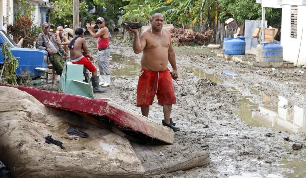 Cuba agradece la ayuda humanitaria de la Cruz Roja para damnificados del huracán Oscar