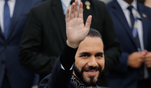 Bukele habla por teléfono con Trump sobre la importancia de su elección «para el mundo»