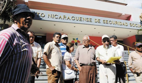 Presupuesto de 2025 con US$8.55 millones para subsidio a tarifas de luz y agua de los jubilados