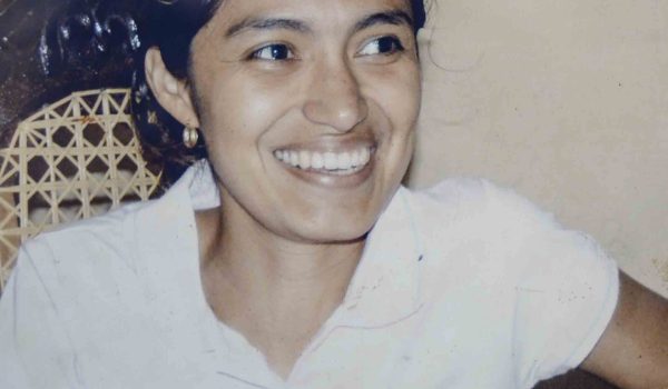 María José Bravo en la memoria: la periodista de sonrisa discreta asesinada en 2004