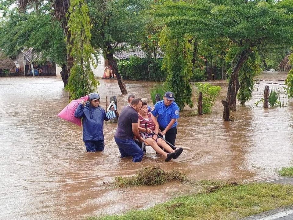 Varias familioas de las comunidades San Isidro y San Pedro del municipo de Tleica