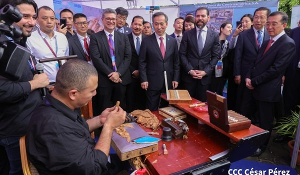 Ortega hipoteca a Nicaragua con China, mientras arriesga la sobrevivencia de las empresas con la invasión de productos de ese país