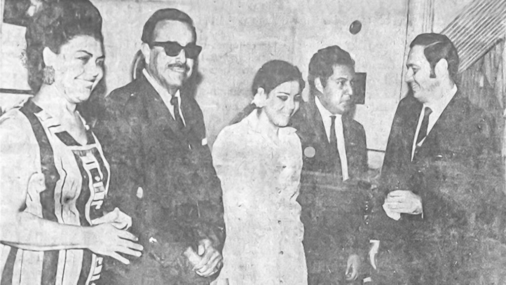 Pedro Joaquín Chamorro Cardenal en la boda de Rosario Murillo con el periodista Anuar Hassan. A la izquierda de la foto, los padres de Murillo, Zoilamérica Zambrana y Teódulo Murillo.