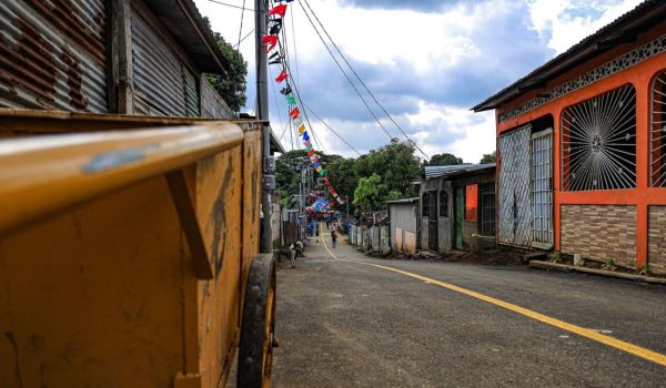 Barrio Milagro de Dios esperó 40 años por seis cuadras asfaltadas