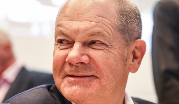 El SPD nominará a Scholz como candidato a las elecciones tras renuncia de Pistorius