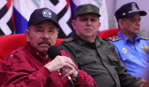 Ortega extiende un año más el período de los cargos del jefe de la Policía y del jefe del Ejército de Nicaragua