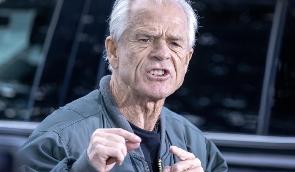 Trump nombra a Peter Navarro, condenado por desacato, como asesor de Comercio
