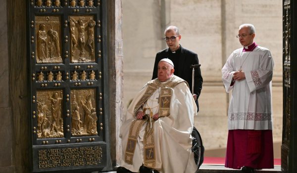 El papa pide en el mensaje de Navidad que callen las armas en Ucrania y en Oriente Medio
