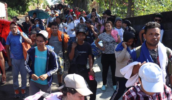 Venezolanos piden a Trump que ayude a cambiar el Gobierno para frenar caravanas en México