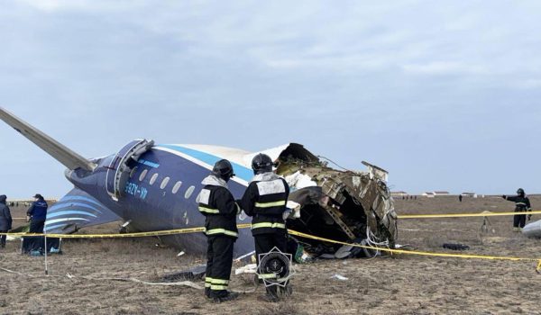 Putin se disculpa ante Aliyev por el «trágico incidente» con el avión de AZAL que se estrelló en Kazajistán
