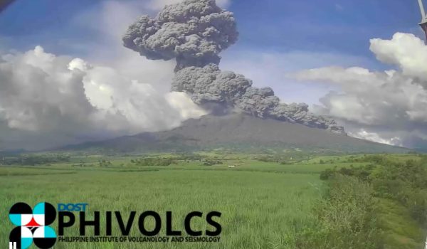 Filipinas comienza a evacuar a 87,000 personas por la erupción del volcán Kanlaon