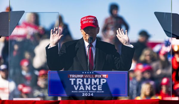 Trump dice que México y Canadá están «avisados» del lío económico que causan sus migrantes