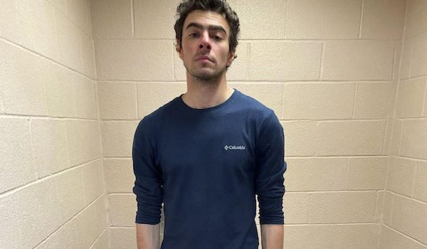 Seguidores del presunto asesino del CEO recaudan en la red miles de dólares para su causa