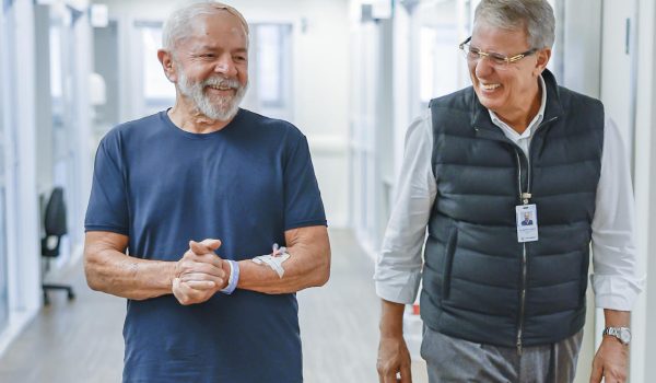 Lula publica un mensaje desde el hospital: «En breve estaré listo para seguir trabajando»