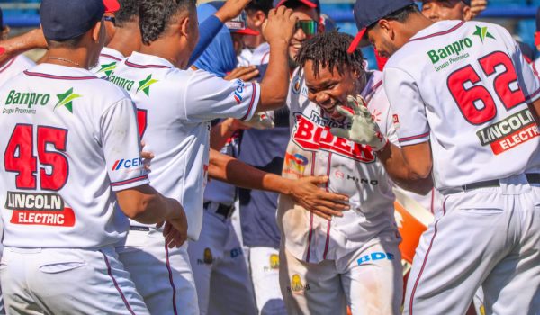 Rifaela dispara jonrón y el Bóer avanza al round robin en la Liga Profesional