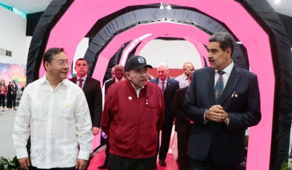 Dictador Ortega compara a Hugo Chávez con Cristo en cumbre del Alba