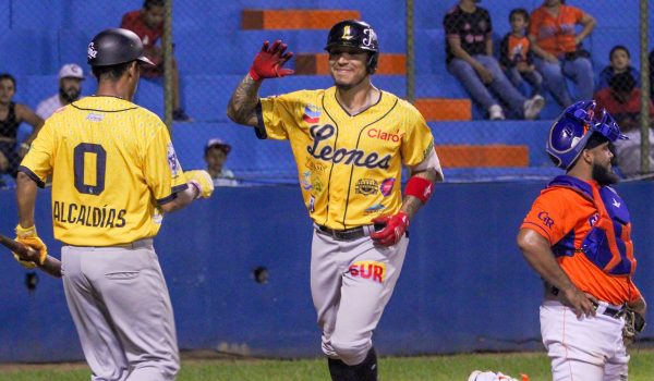 Leones devoran a los Gigantes y los eliminan, mientras los Tigres saltan a la siguiente etapa
